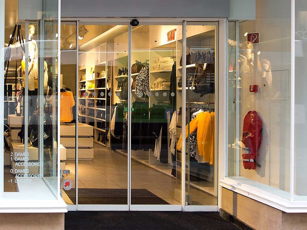 ONTARIO Storefront glass repair and commercial door repair